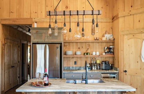 Morganton Cabin | Luxe Cabin Retreat HotTub 20 min Blue Ridge Vineyards Games Firepit Pets
