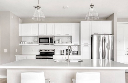 Highland Apartment | Luxe Central Austin 1BR w/ Gym, Pool & W/D, nr cafe, by Blueground