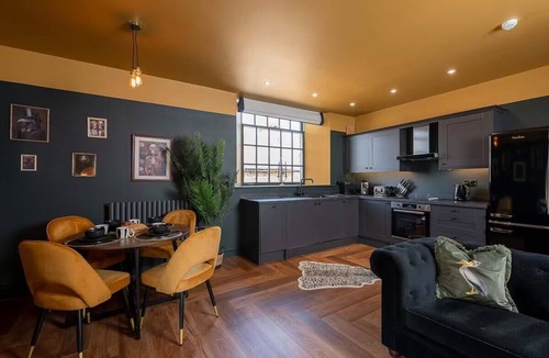 Barnard Castle Apartment | Luxe Chapel Apartment with Roll-Top Bath