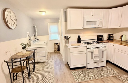Rochester Apartment | Luxe charming 2-bedroom apartment in Rochester