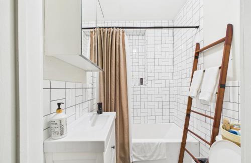 West Town Apartment | Luxe Chicago Retreat Game Room, Deck Fire Pit