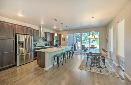 Colorado Springs House | Luxe Colorado Springs Home Fireplace, Grill!