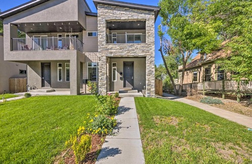 Colorado Springs House | Luxe Colorado Springs Home Fireplace, Grill!
