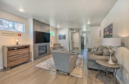 Colorado Springs House | Luxe Colorado Springs Home Fireplace, Grill!