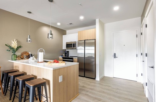 Eighth Avenue Condo | Luxe Condo - Downtown Nashville - Walk to Broadway/The Gulch - Heated Pool 3/1