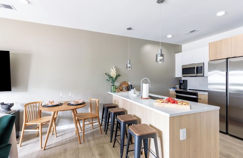 Eighth Avenue Condo | Luxe Condo - Downtown Nashville - Walk to Broadway/The Gulch - Heated Pool 3/1
