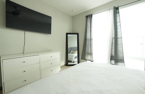 Washington Ave./ Memorial Park Apartment | Luxe Condo Downtown, Rooftop Balcony, Fast Wifi