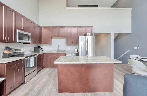 Birmingham Apartment | Luxe Condo Overlooking Park