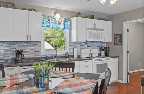 Stockton House | Luxe Covered Patio-2 Luxury King Beds-Double Boat Parking-Minutes from OT Marina