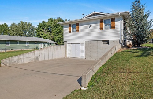 Stockton House | Luxe Covered Patio-2 Luxury King Beds-Double Boat Parking-Minutes from OT Marina