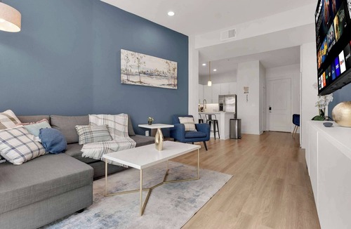 Deep Ellum Apartment | Luxe Cozy 2BR Sleeps 8 | near Reunion Tower Dallas