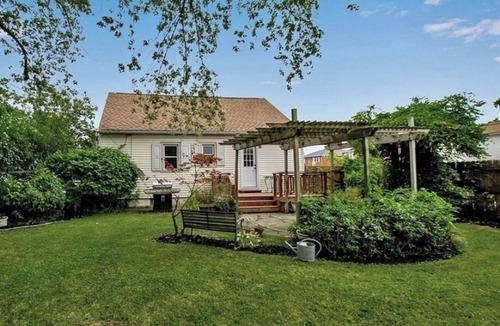 Amherst House | Luxe Cozy Retreat ~with EARLY CHECK-IN~