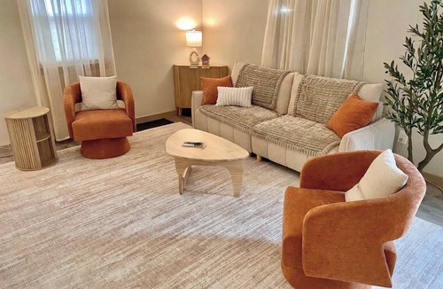 Amherst House | Luxe Cozy Retreat ~with EARLY CHECK-IN~