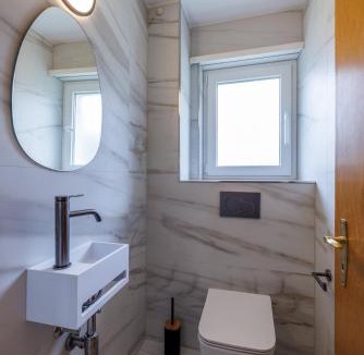 Davos-Platz Apartment | Luxe Davos Residence with Views Private Balcony