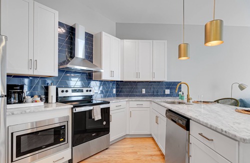 Church Hill Apartment | Luxe Decor & Private Balcony in Grandiose District