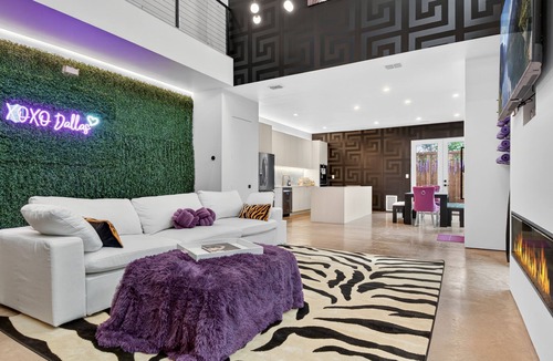 West Dallas House | Luxe Design - Red Room - Balcony - Turf Yard - Attached Private Suite