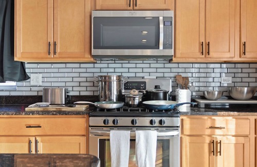 Chicago House | Luxe Duplex - Private Gym -Huge Backyard -Arcade- King Beds - Garage-EV Charger