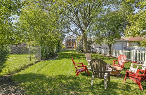 Chicago House | Luxe Duplex - Private Gym -Huge Backyard -Arcade- King Beds - Garage-EV Charger