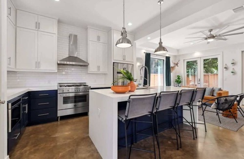 Govalle House | Luxe East Austin Home | Pool, Grill & Rooftop Deck