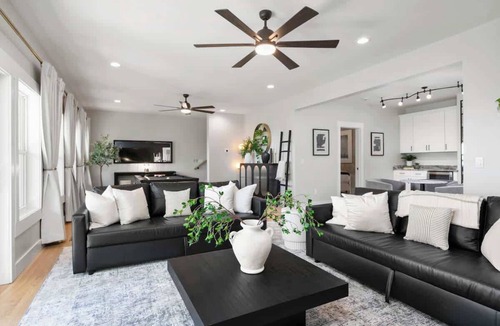 Laurel Park House | Luxe Epic Mountain Views HotTub FirePit EV Charger