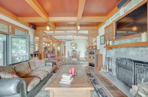 Middle Hope House | Luxe Family Home on Orange Lake w/Private Dock!