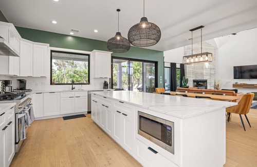 Austin House | Luxe Farmhouse w/Pool and Spa on 4 Acres