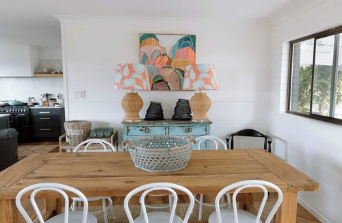 Kidaman Creek House | Luxe Farmstay & New Tiny Home, Animals and Views!