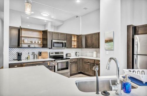 Gateway District Apartment | Luxe Flat with Heated Pool Sauna Rooftop Deck Gym