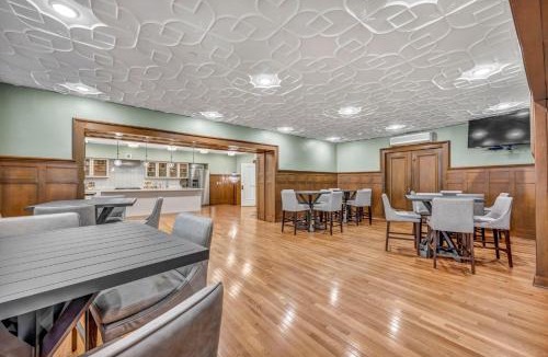Gateway District Apartment | Luxe Flat with Heated Pool Sauna Rooftop Deck Gym