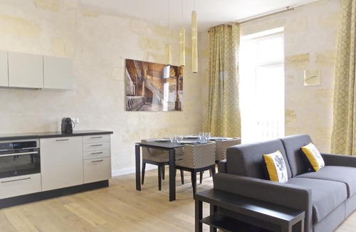 Grand Parc-Paul Doumer Apartment | Luxe