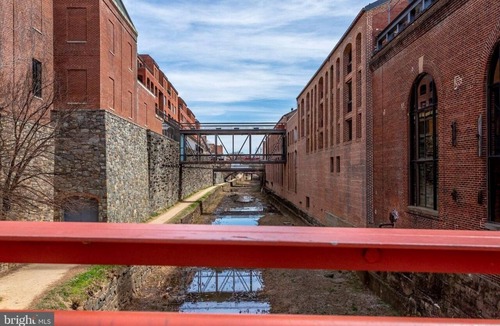 Georgetown Condo | LUXE Georgetown Penthouse, Deck, Skylights, Pkg