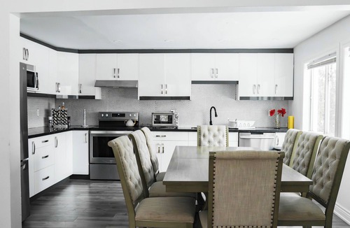 Sutton House | Luxe Georgina Cottage Near Lake Simcoe