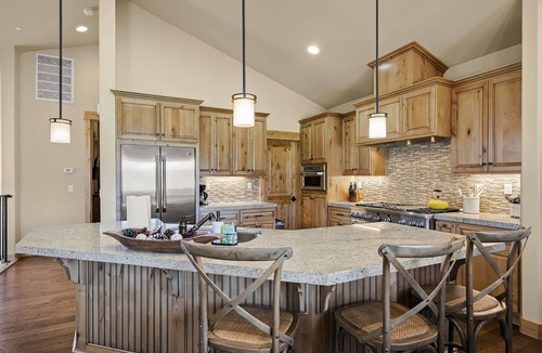 Truckee House | Luxe Getaway w/Golf Access | King Suite, Games, EV Charger, Near Town & Trails