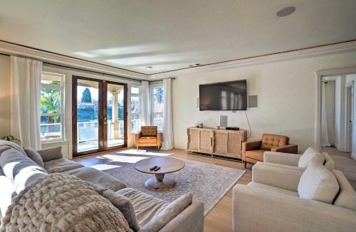 Grants Pass House | Luxe Getaway with Riverfront Views in Grants Pass!