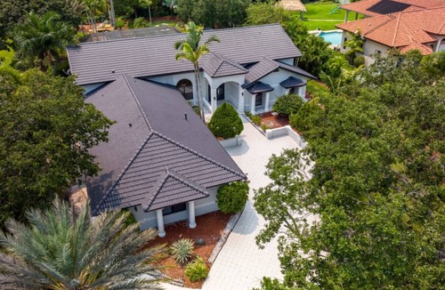 Plantation Apartment | Luxe Gorgeous 7BR Home With Game Room/Pool