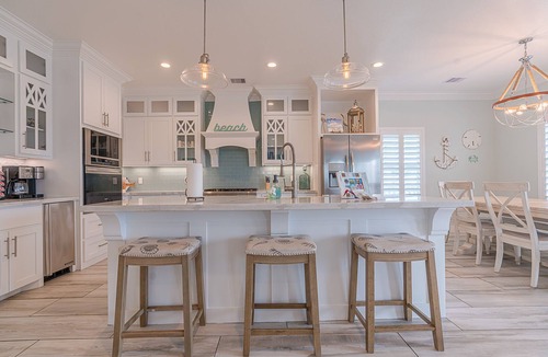 Port Bolivar House | Luxe Group Retreat Steps to Beach