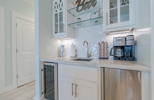 Port Bolivar House | Luxe Group Retreat Steps to Beach