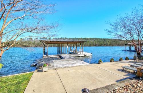 Hot Springs House | Luxe Haven Lakehouse