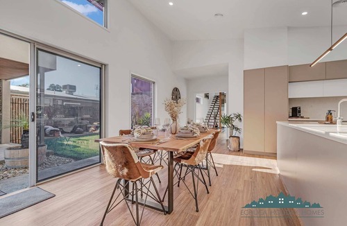 Moama House | Luxe Haven Summary: W