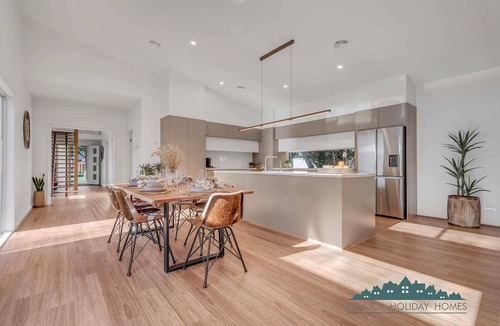 Moama House | Luxe Haven Summary: W