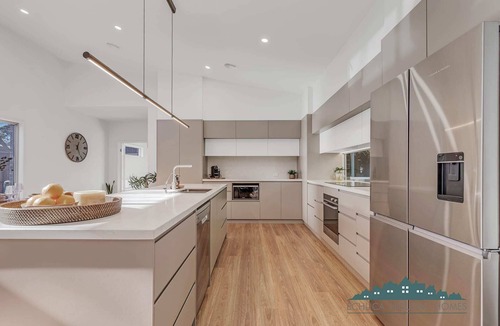 Moama House | Luxe Haven Summary: W