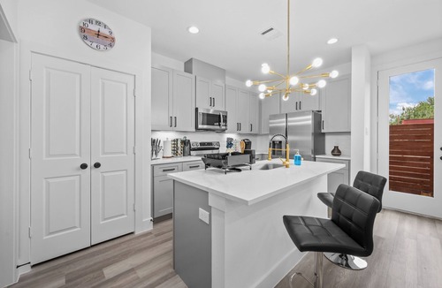 North Houston House | Luxe Heights 3BR Escape in Prime Location With Garage Access
