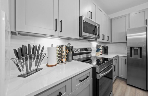 North Houston House | Luxe Heights 3BR Escape in Prime Location With Garage Access