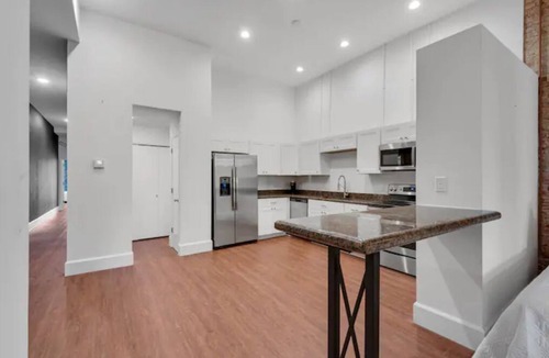 Downtown Apartment | Luxe Historic 2 BR Palafox Balcony Overlook ~ Fabu Posh A