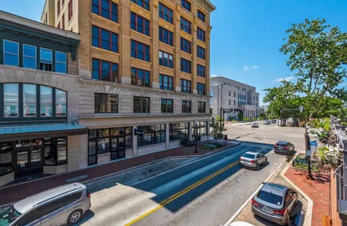 Downtown Apartment | Luxe Historic 2 BR Palafox Balcony Overlook ~ Fabu Posh A