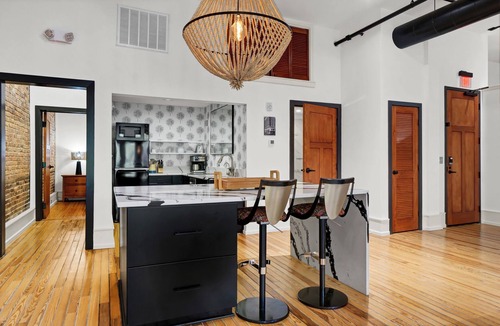 Downtown Wilmington Condo | Luxe Historic 2BR/1BA Suite Steps from Wilmington Riverwalk
