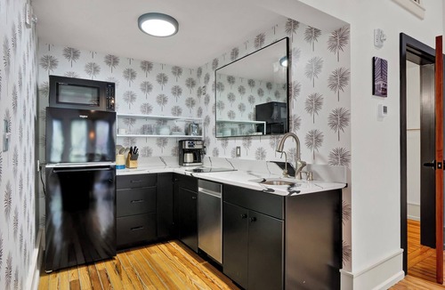 Downtown Wilmington Condo | Luxe Historic 2BR/1BA Suite Steps from Wilmington Riverwalk