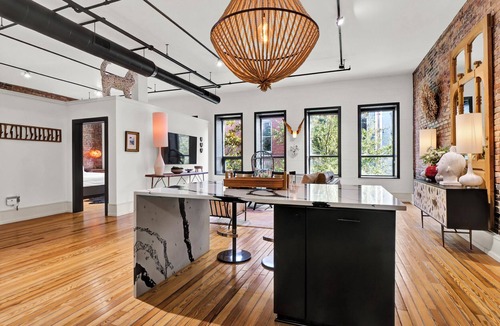 Downtown Wilmington Condo | Luxe Historic 2BR/1BA Suite Steps from Wilmington Riverwalk
