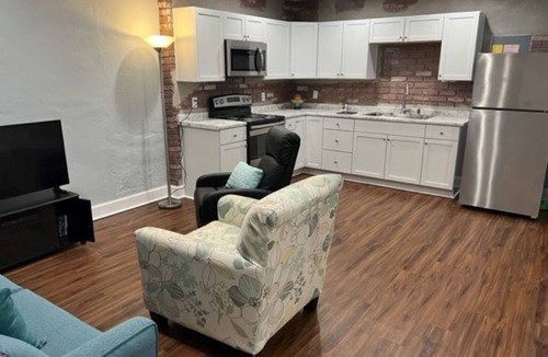 Monticello Apartment | Luxe-Historic Suite in Downtown Monticello