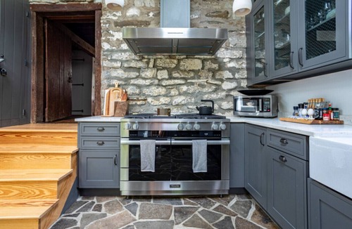 Town of Marbletown House | Luxe Historical Style - 2 FP’s & Soaking Tub